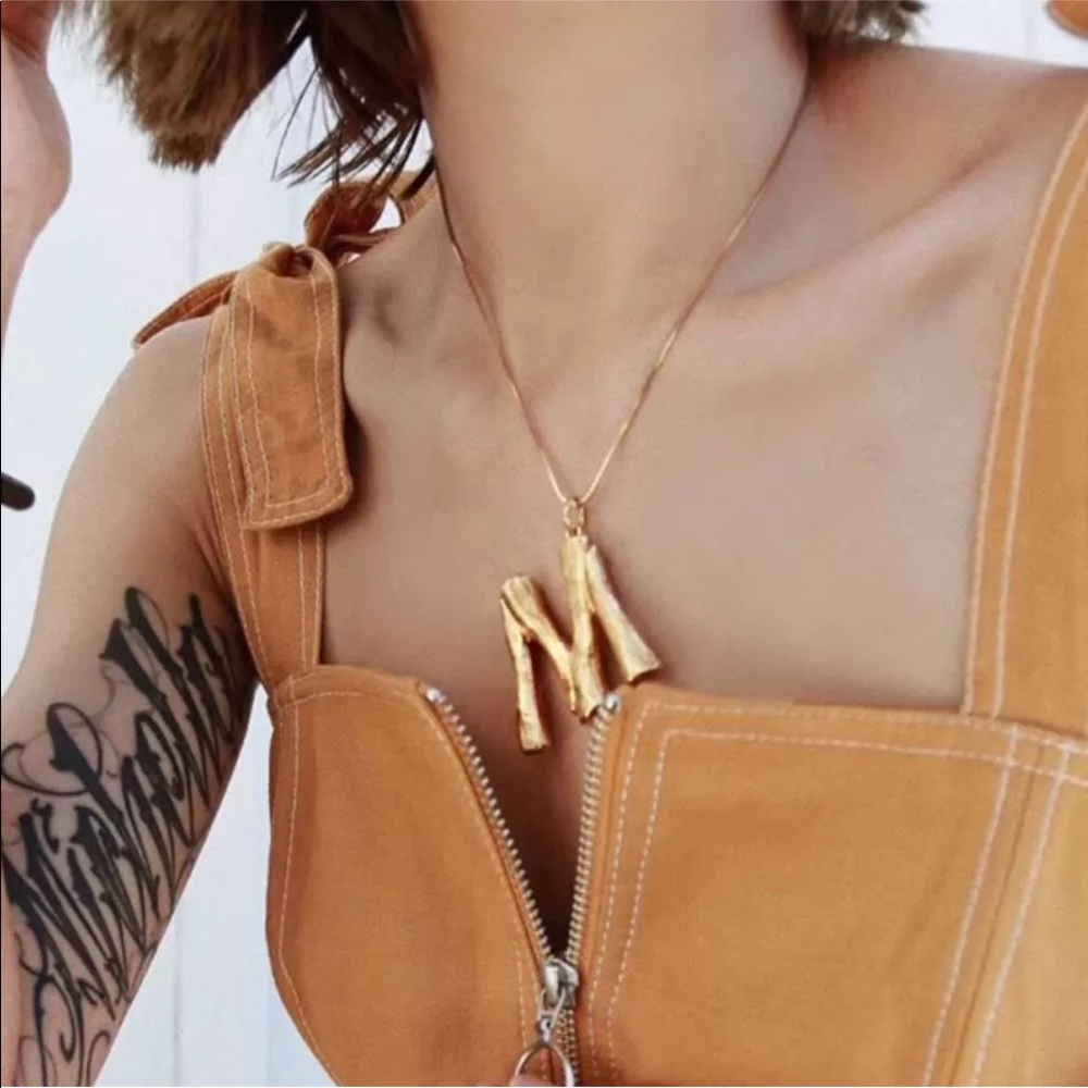 Statement monogram necklace in R - Picture 7 of 8